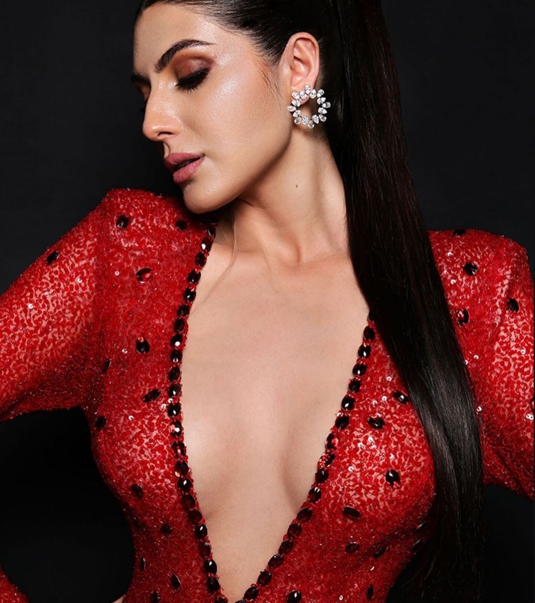 الناز نوروزی کیست 