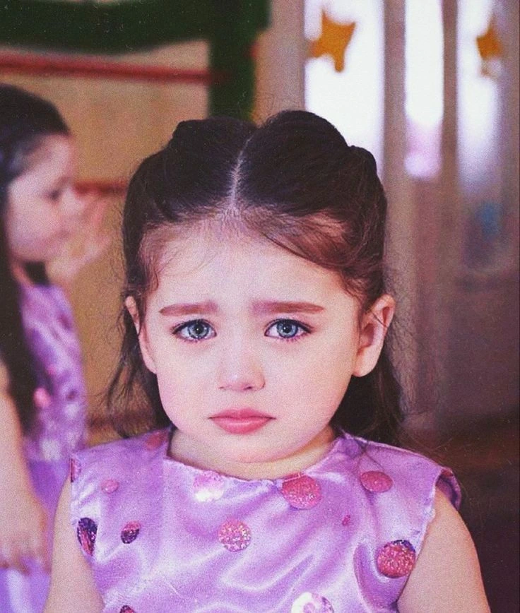 عکس بچه غمگین