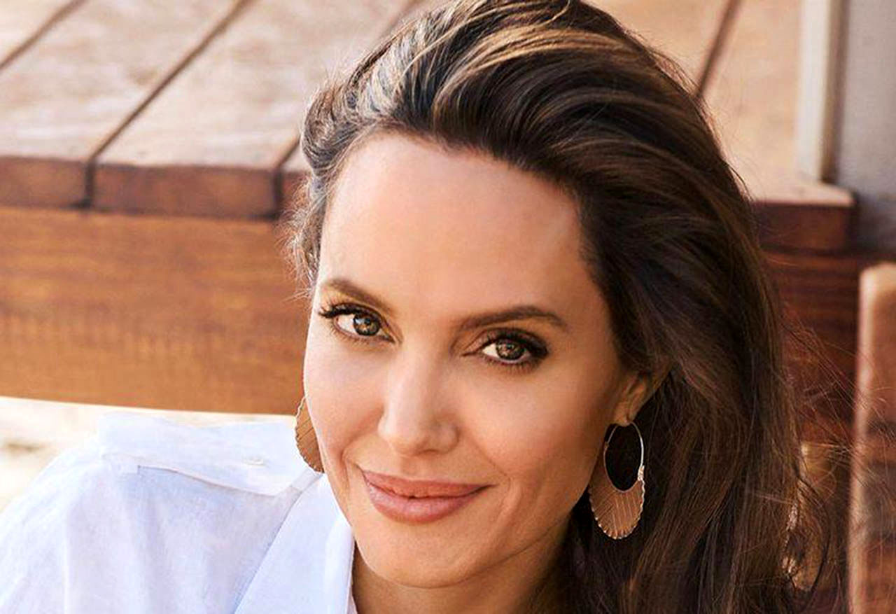 عکس‌هایی از جای زخم‌های عمل ماستکتومی جولی