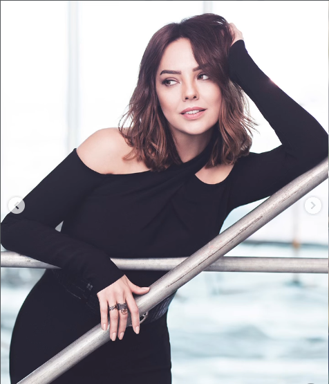 عکسهای ابرو گوندش عکسهای ابرو گوندش